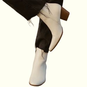 Coconuts By Matisse Beige Python Print Boots Sz 7.5